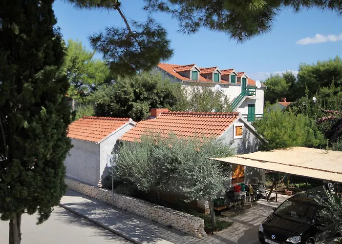Apartman By The Sea Mirca, Brac - 5613 Supetar