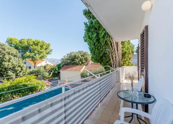 Apartman By The Sea Mirca, Brac - 5613 *